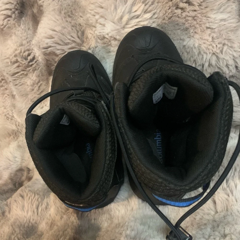 Columbia Kids Black and Blue Waterproof Snow  Boots. Size 1 Kids, Like New